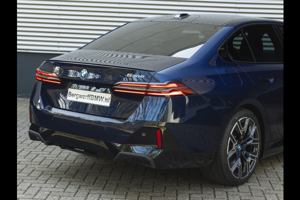 BMW 5 Serie 530e M-Sport Pro - Pano - ACC - Harman Kardon - Head-up - Iconic Glow Exterieur