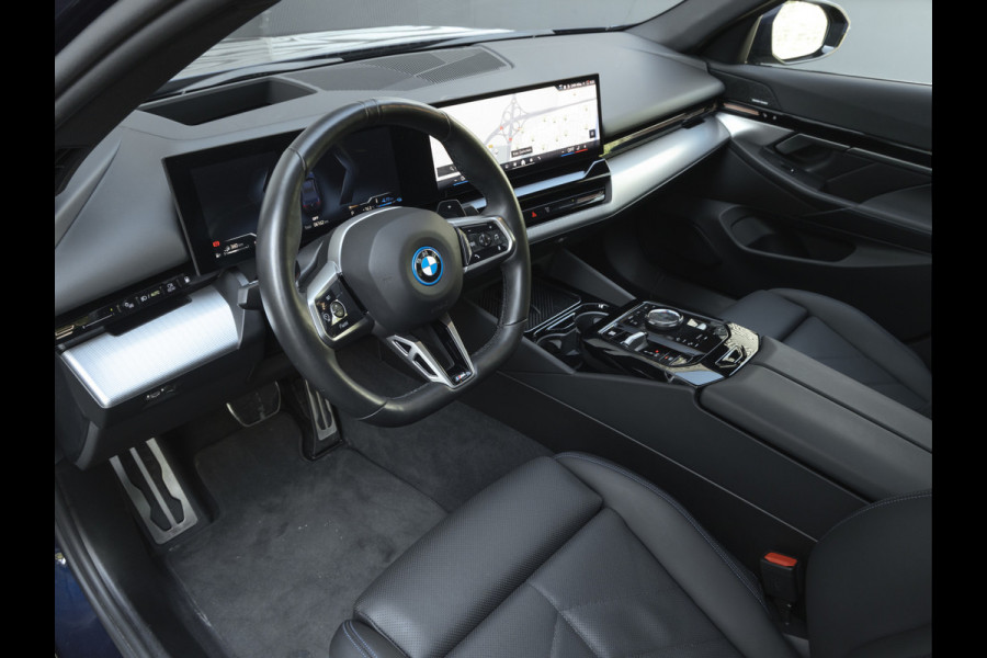 BMW 5 Serie 530e M-Sport Pro - Pano - ACC - Harman Kardon - Head-up - Iconic Glow Exterieur