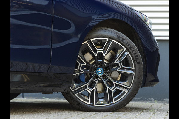 BMW 5 Serie 530e M-Sport Pro - Pano - ACC - Harman Kardon - Head-up - Iconic Glow Exterieur