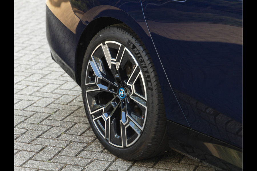 BMW 5 Serie 530e M-Sport Pro - Pano - ACC - Harman Kardon - Head-up - Iconic Glow Exterieur