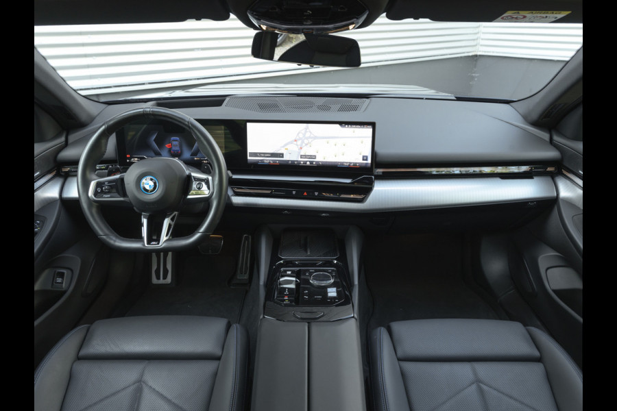 BMW 5 Serie 530e M-Sport Pro - Pano - ACC - Harman Kardon - Head-up - Iconic Glow Exterieur
