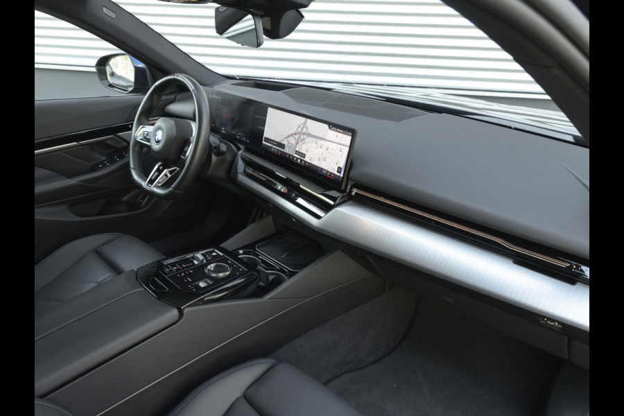 BMW 5 Serie 530e M-Sport Pro - Pano - ACC - Harman Kardon - Head-up - Iconic Glow Exterieur