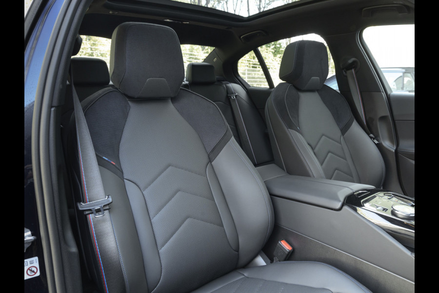 BMW 5 Serie 530e M-Sport Pro - Pano - ACC - Harman Kardon - Head-up - Iconic Glow Exterieur