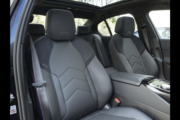 BMW 5 Serie 530e M-Sport Pro - Pano - ACC - Harman Kardon - Head-up - Iconic Glow Exterieur