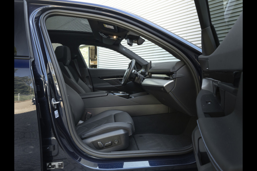 BMW 5 Serie 530e M-Sport Pro - Pano - ACC - Harman Kardon - Head-up - Iconic Glow Exterieur
