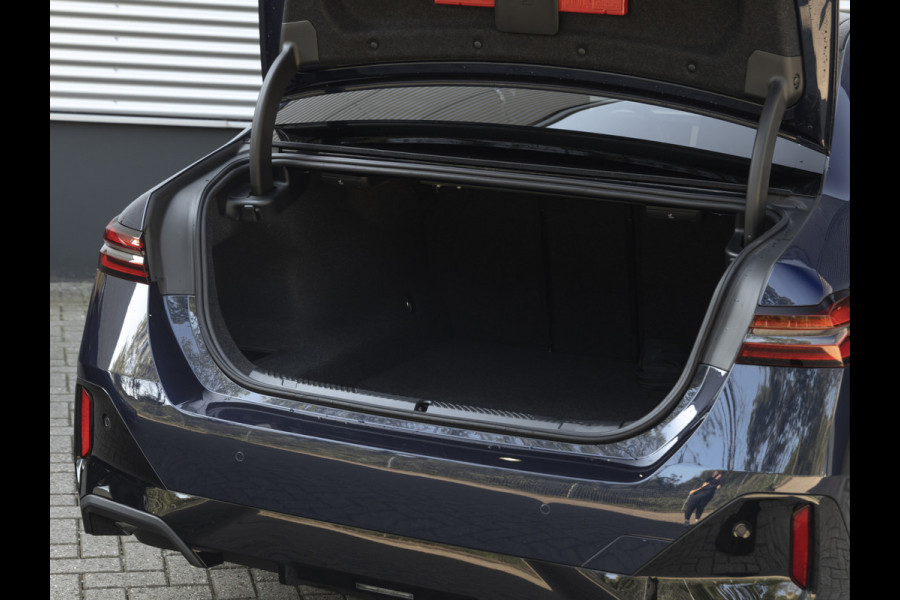 BMW 5 Serie 530e M-Sport Pro - Pano - ACC - Harman Kardon - Head-up - Iconic Glow Exterieur