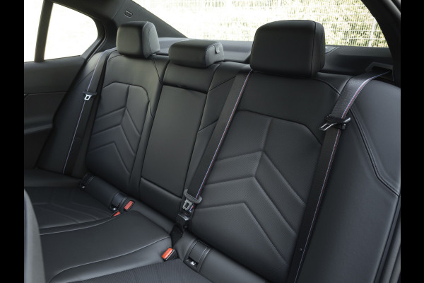 BMW 5 Serie 530e M-Sport Pro - Pano - ACC - Harman Kardon - Head-up - Iconic Glow Exterieur