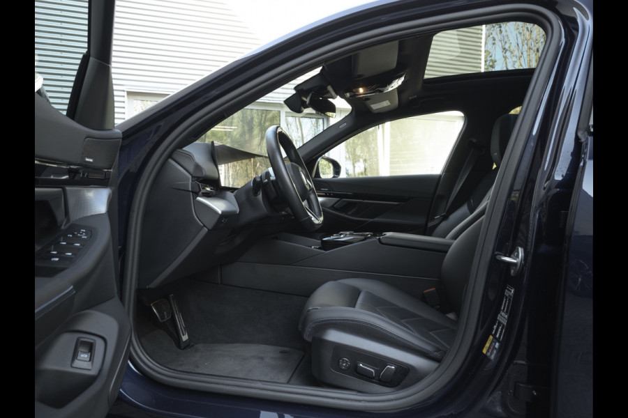 BMW 5 Serie 530e M-Sport Pro - Pano - ACC - Harman Kardon - Head-up - Iconic Glow Exterieur