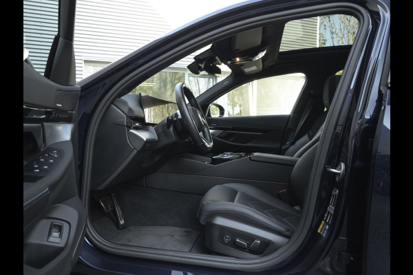 BMW 5 Serie 530e M-Sport Pro - Pano - ACC - Harman Kardon - Head-up - Iconic Glow Exterieur