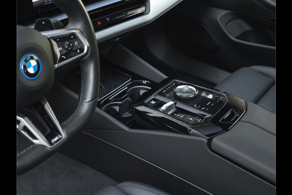 BMW 5 Serie 530e M-Sport Pro - Pano - ACC - Harman Kardon - Head-up - Iconic Glow Exterieur
