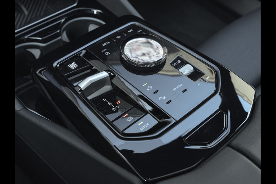 BMW 5 Serie 530e M-Sport Pro - Pano - ACC - Harman Kardon - Head-up - Iconic Glow Exterieur