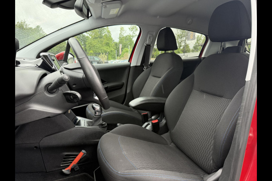 Peugeot 208 1.2 PureTech Signature Navi,Airco,Cruise,PDC,Trekhaak,Carplay,Elek ramen,N.A.P,Nieuwe APK bij Aflevering