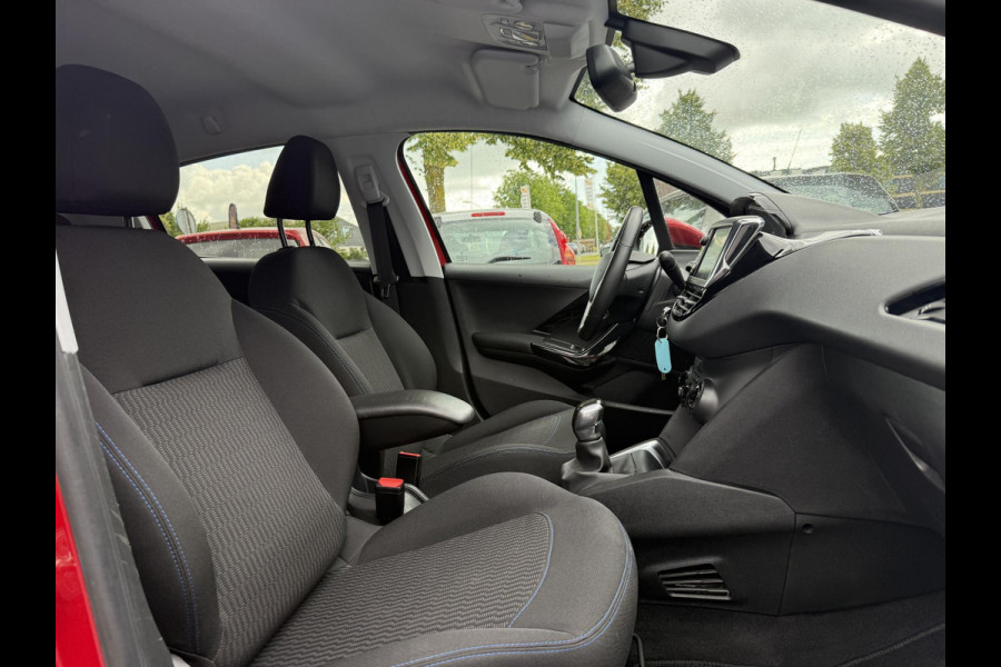 Peugeot 208 1.2 PureTech Signature Navi,Airco,Cruise,PDC,Trekhaak,Carplay,Elek ramen,N.A.P,Nieuwe APK bij Aflevering