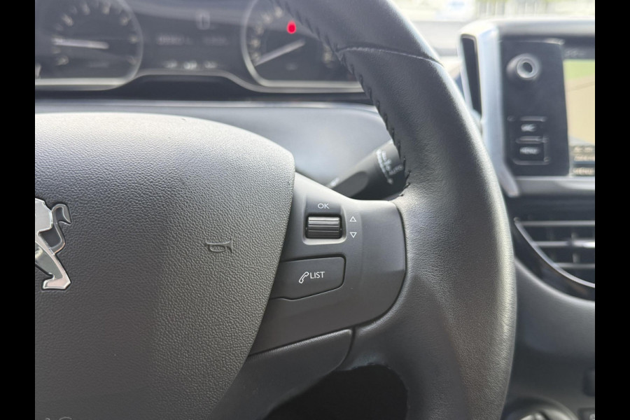 Peugeot 208 1.2 PureTech Signature Navi,Airco,Cruise,PDC,Trekhaak,Carplay,Elek ramen,N.A.P,Nieuwe APK bij Aflevering
