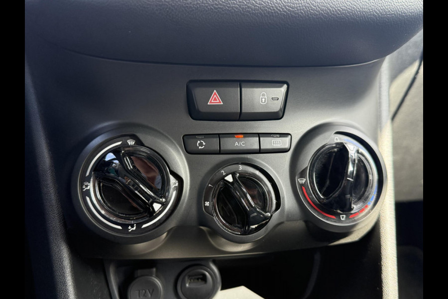 Peugeot 208 1.2 PureTech Signature Navi,Airco,Cruise,PDC,Trekhaak,Carplay,Elek ramen,N.A.P,Nieuwe APK bij Aflevering