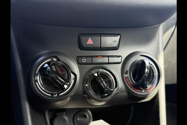 Peugeot 208 1.2 PureTech Signature Navi,Airco,Cruise,PDC,Trekhaak,Carplay,Elek ramen,N.A.P,Nieuwe APK bij Aflevering