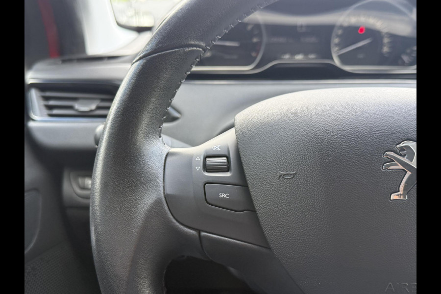 Peugeot 208 1.2 PureTech Signature Navi,Airco,Cruise,PDC,Trekhaak,Carplay,Elek ramen,N.A.P,Nieuwe APK bij Aflevering