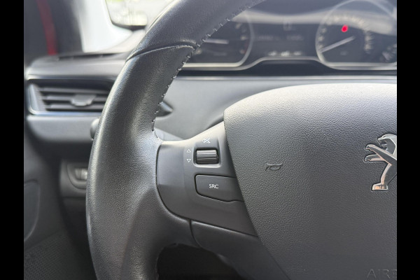 Peugeot 208 1.2 PureTech Signature Navi,Airco,Cruise,PDC,Trekhaak,Carplay,Elek ramen,N.A.P,Nieuwe APK bij Aflevering