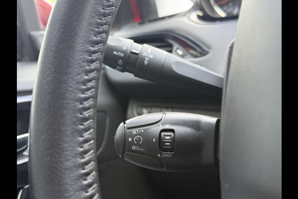 Peugeot 208 1.2 PureTech Signature Navi,Airco,Cruise,PDC,Trekhaak,Carplay,Elek ramen,N.A.P,Nieuwe APK bij Aflevering