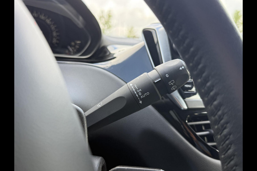 Peugeot 208 1.2 PureTech Signature Navi,Airco,Cruise,PDC,Trekhaak,Carplay,Elek ramen,N.A.P,Nieuwe APK bij Aflevering