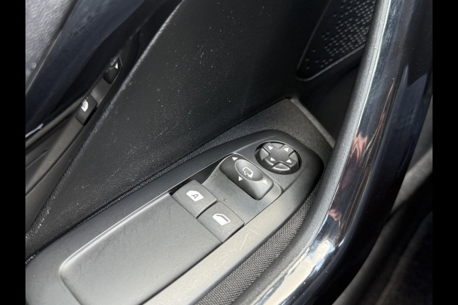 Peugeot 208 1.2 PureTech Signature Navi,Airco,Cruise,PDC,Trekhaak,Carplay,Elek ramen,N.A.P,Nieuwe APK bij Aflevering