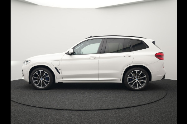 BMW X3 xDrive30e M Sport Shadow Plug In Hybrid 293pk Dealer O.H PHEV | Panodak | Luxe Lederen Sportstoelen | Head Up | 20"L.M | Keyless | Sfeerverlichting | Camera | Apple Carplay |