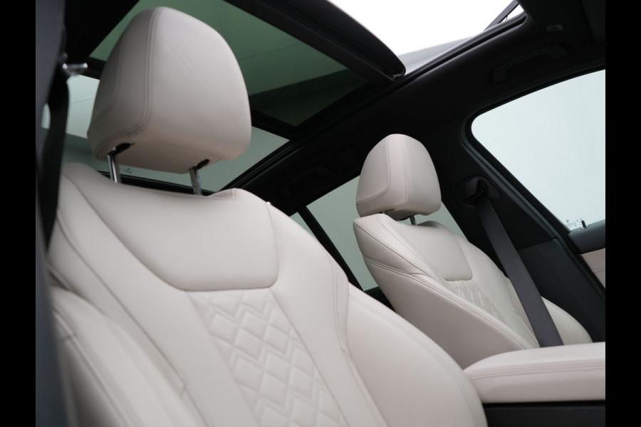 BMW X3 xDrive30e M Sport Shadow Plug In Hybrid 293pk Dealer O.H PHEV | Panodak | Luxe Lederen Sportstoelen | Head Up | 20"L.M | Keyless | Sfeerverlichting | Camera | Apple Carplay |