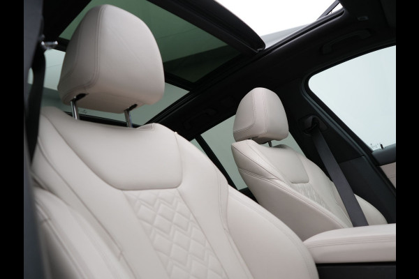 BMW X3 xDrive30e M Sport Shadow Plug In Hybrid 293pk Dealer O.H PHEV | Panodak | Luxe Lederen Sportstoelen | Head Up | 20"L.M | Keyless | Sfeerverlichting | Camera | Apple Carplay |