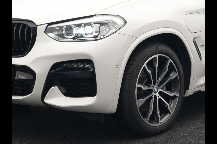 BMW X3 xDrive30e M Sport Shadow Plug In Hybrid 293pk Dealer O.H PHEV | Panodak | Luxe Lederen Sportstoelen | Head Up | 20"L.M | Keyless | Sfeerverlichting | Camera | Apple Carplay |