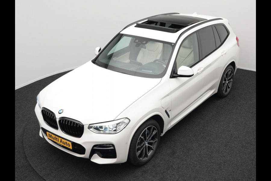BMW X3 xDrive30e M Sport Shadow Plug In Hybrid 293pk Dealer O.H PHEV | Panodak | Luxe Lederen Sportstoelen | Head Up | 20"L.M | Keyless | Sfeerverlichting | Camera | Apple Carplay |