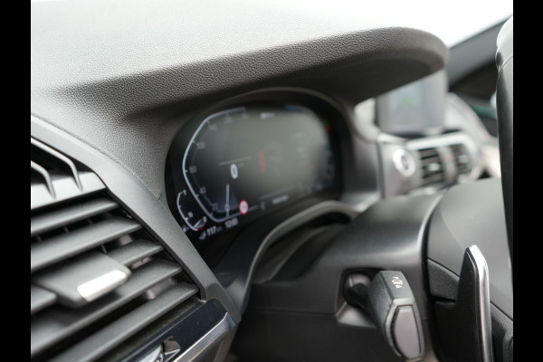 BMW X3 xDrive30e M Sport Shadow Plug In Hybrid 293pk Dealer O.H PHEV | Panodak | Luxe Lederen Sportstoelen | Head Up | 20"L.M | Keyless | Sfeerverlichting | Camera | Apple Carplay |