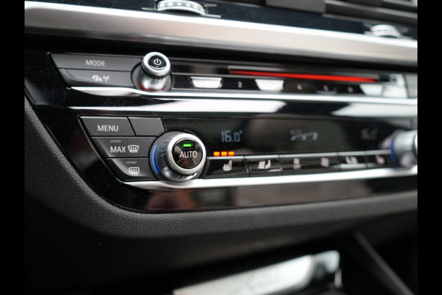 BMW X3 xDrive30e M Sport Shadow Plug In Hybrid 293pk Dealer O.H PHEV | Panodak | Luxe Lederen Sportstoelen | Head Up | 20"L.M | Keyless | Sfeerverlichting | Camera | Apple Carplay |