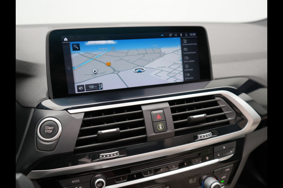 BMW X3 xDrive30e M Sport Shadow Plug In Hybrid 293pk Dealer O.H PHEV | Panodak | Luxe Lederen Sportstoelen | Head Up | 20"L.M | Keyless | Sfeerverlichting | Camera | Apple Carplay |