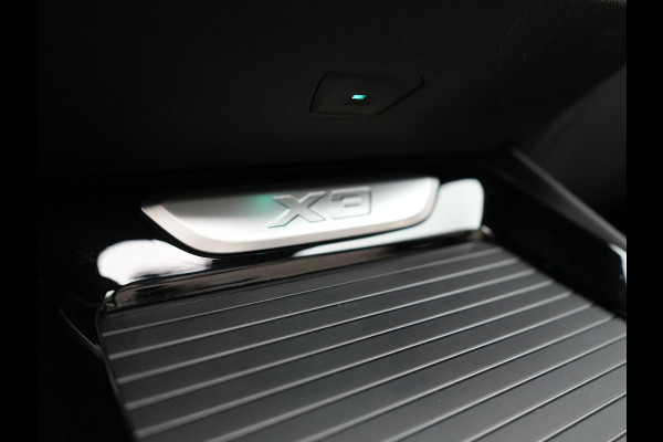 BMW X3 xDrive30e M Sport Shadow Plug In Hybrid 293pk Dealer O.H PHEV | Panodak | Luxe Lederen Sportstoelen | Head Up | 20"L.M | Keyless | Sfeerverlichting | Camera | Apple Carplay |