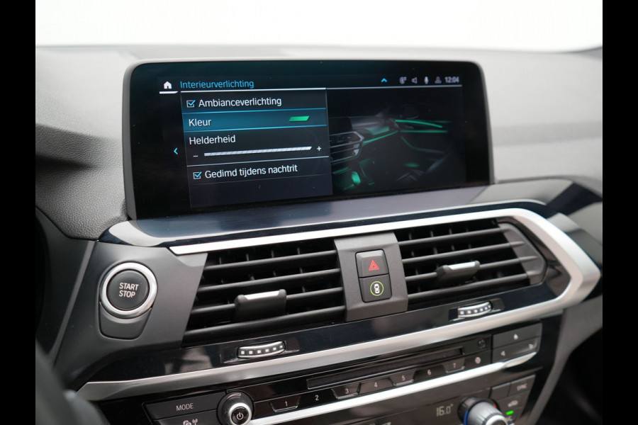 BMW X3 xDrive30e M Sport Shadow Plug In Hybrid 293pk Dealer O.H PHEV | Panodak | Luxe Lederen Sportstoelen | Head Up | 20"L.M | Keyless | Sfeerverlichting | Camera | Apple Carplay |