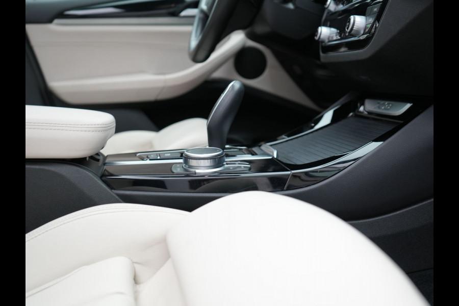 BMW X3 xDrive30e M Sport Shadow Plug In Hybrid 293pk Dealer O.H PHEV | Panodak | Luxe Lederen Sportstoelen | Head Up | 20"L.M | Keyless | Sfeerverlichting | Camera | Apple Carplay |