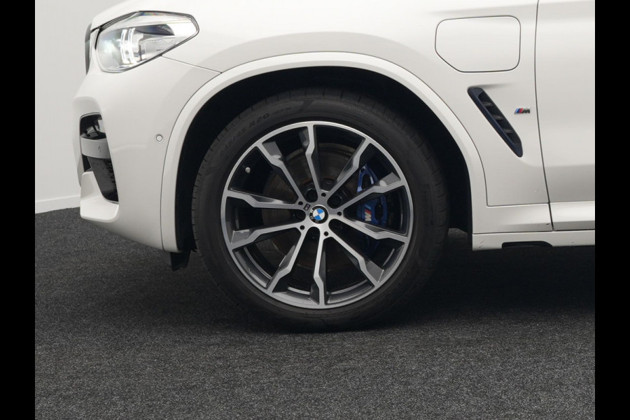 BMW X3 xDrive30e M Sport Shadow Plug In Hybrid 293pk Dealer O.H PHEV | Panodak | Luxe Lederen Sportstoelen | Head Up | 20"L.M | Keyless | Sfeerverlichting | Camera | Apple Carplay |