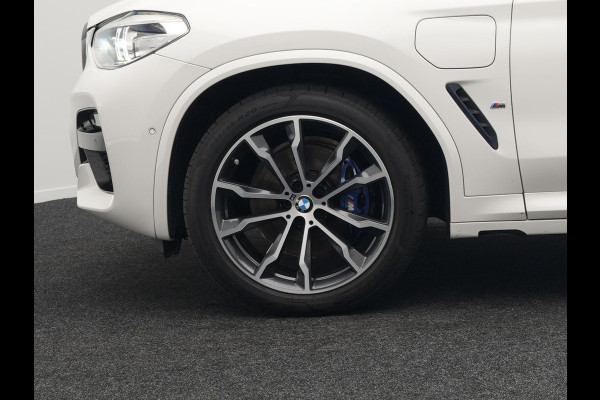 BMW X3 xDrive30e M Sport Shadow Plug In Hybrid 293pk Dealer O.H PHEV | Panodak | Luxe Lederen Sportstoelen | Head Up | 20"L.M | Keyless | Sfeerverlichting | Camera | Apple Carplay |