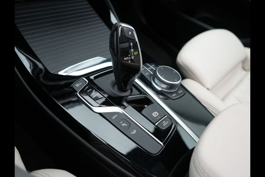 BMW X3 xDrive30e M Sport Shadow Plug In Hybrid 293pk Dealer O.H PHEV | Panodak | Luxe Lederen Sportstoelen | Head Up | 20"L.M | Keyless | Sfeerverlichting | Camera | Apple Carplay |
