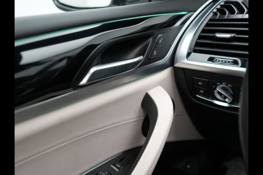 BMW X3 xDrive30e M Sport Shadow Plug In Hybrid 293pk Dealer O.H PHEV | Panodak | Luxe Lederen Sportstoelen | Head Up | 20"L.M | Keyless | Sfeerverlichting | Camera | Apple Carplay |