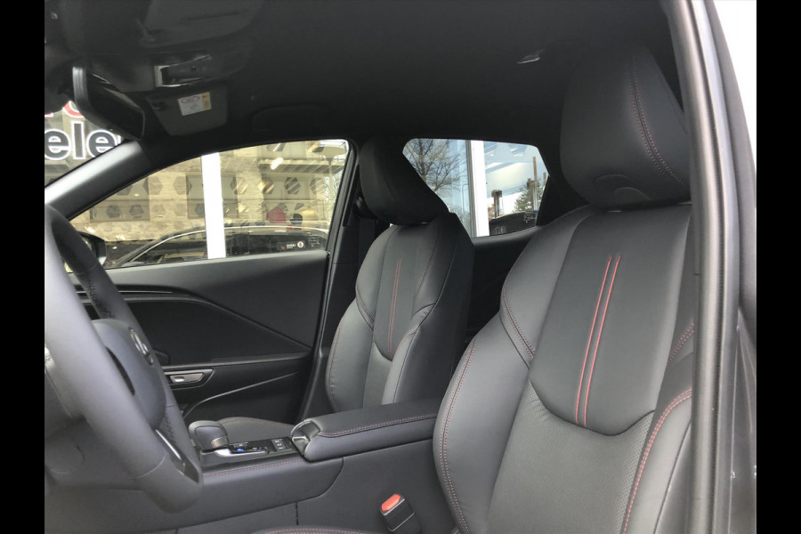 Lexus LBX 1.5 Hybrid Emotion Tech Pack Bi Tone | Leer, Elektrische achterklep, Stoel + Stuurverwarming, Parkeersensoren, Dodehoekherkennin