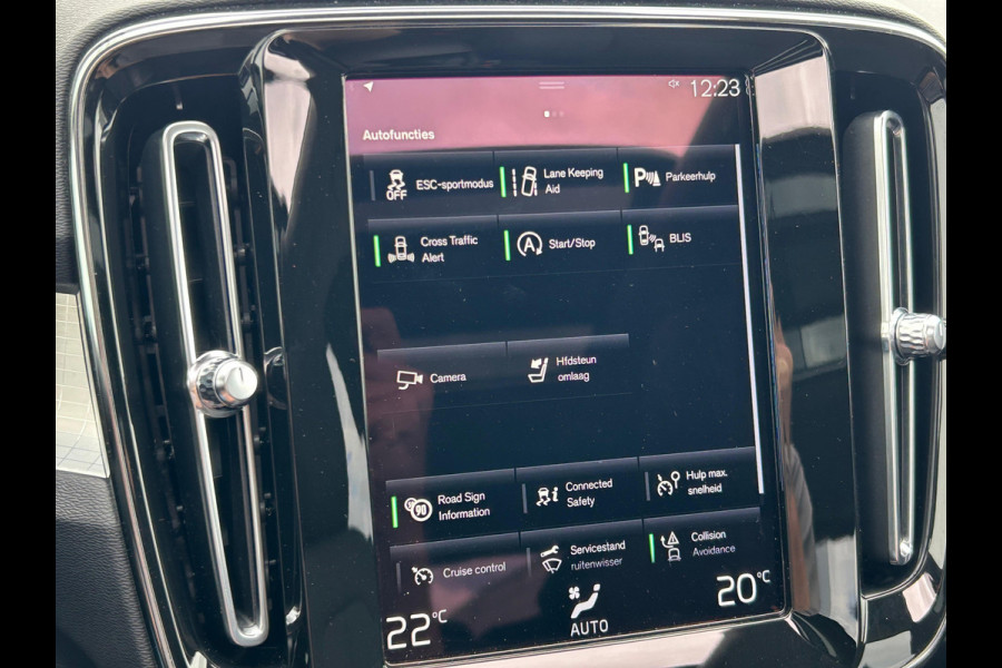 Volvo XC40 1.5 T2 Business Pro NL AUTO | PANO | 360 GRADEN CAMERA | TREKHAAK | CARPLAY |