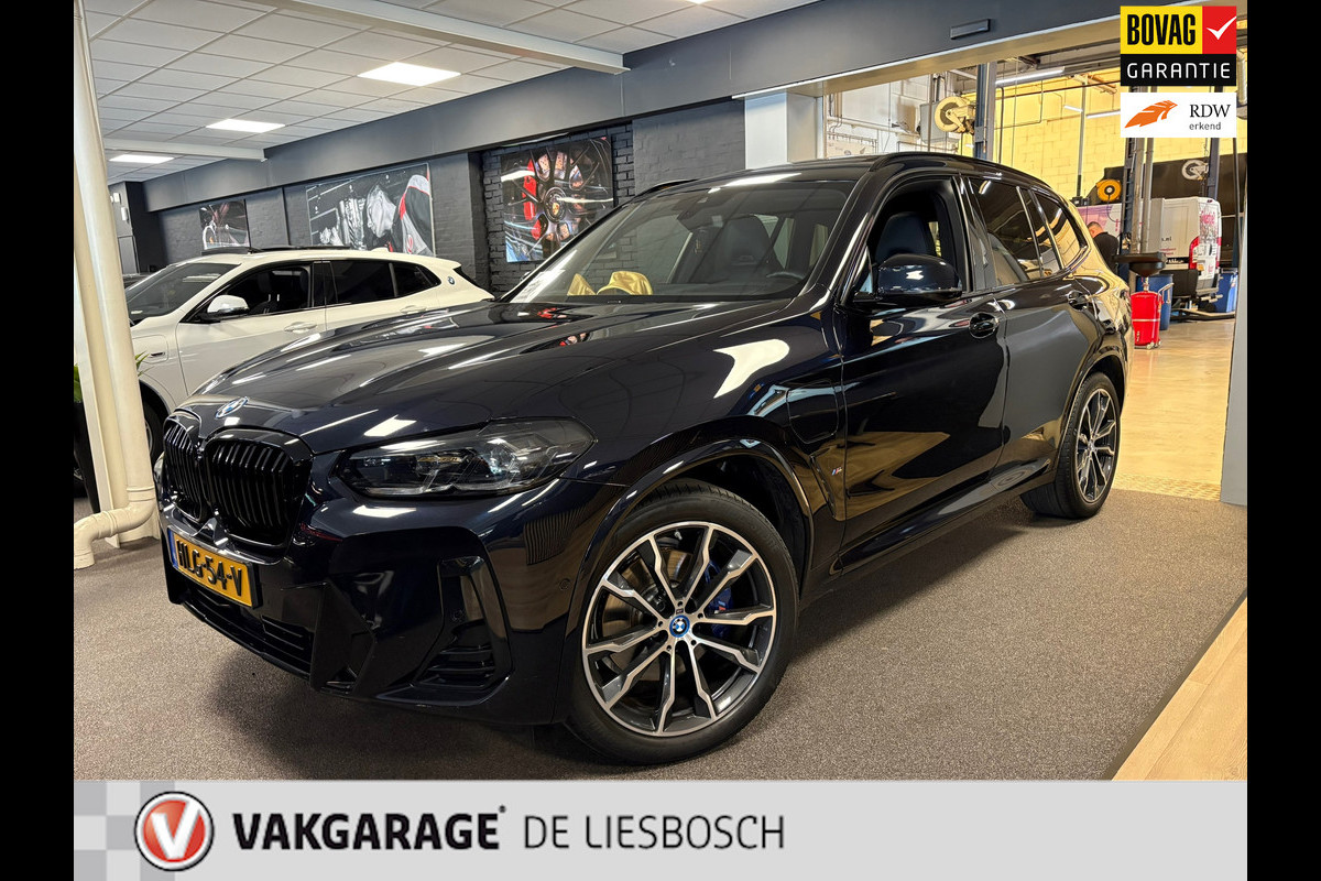 BMW X3 XDrive30e High Executive M-sport | sportstoelen | Head-up Display | Panorama-dak BMW X3 XDrive30e High Executive M-sport | sportstoelen | Head-up Display | Panorama-dak