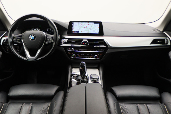 BMW 5 Serie Touring 520i High Executive Leer, Head-Up, Elektrische Stoelen, Navigatie, Bluetooth, PDC, Trekhaak, 18''