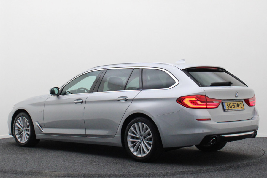 BMW 5 Serie Touring 520i High Executive Leer, Head-Up, Elektrische Stoelen, Navigatie, Bluetooth, PDC, Trekhaak, 18''