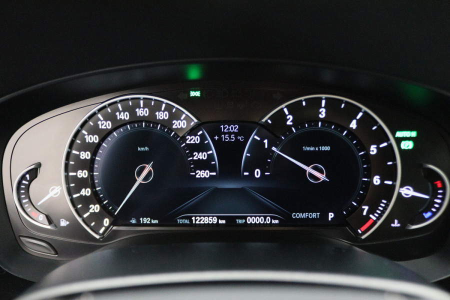 BMW 5 Serie Touring 520i High Executive Leer, Head-Up, Elektrische Stoelen, Navigatie, Bluetooth, PDC, Trekhaak, 18''