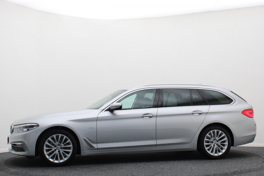 BMW 5 Serie Touring 520i High Executive Leer, Head-Up, Elektrische Stoelen, Navigatie, Bluetooth, PDC, Trekhaak, 18''