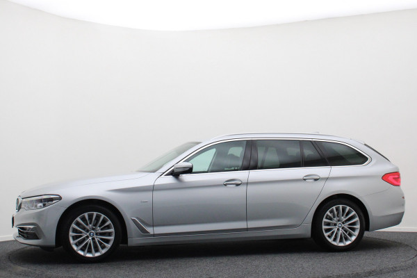 BMW 5 Serie Touring 520i High Executive Leer, Head-Up, Elektrische Stoelen, Navigatie, Bluetooth, PDC, Trekhaak, 18''