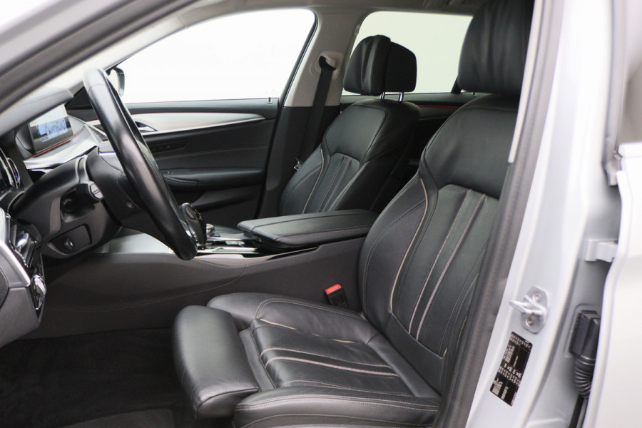 BMW 5 Serie Touring 520i High Executive Leer, Head-Up, Elektrische Stoelen, Navigatie, Bluetooth, PDC, Trekhaak, 18''