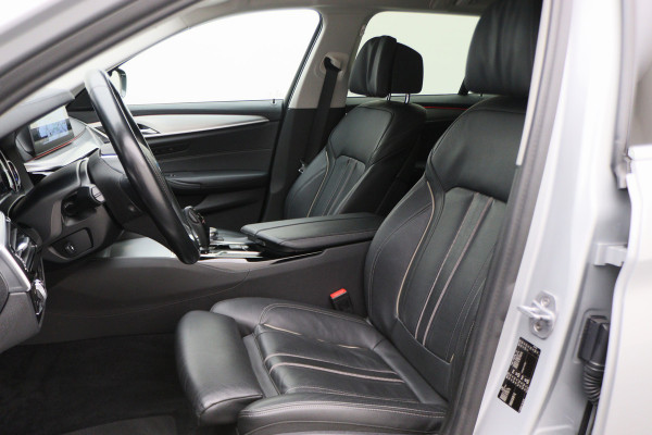 BMW 5 Serie Touring 520i High Executive Leer, Head-Up, Elektrische Stoelen, Navigatie, Bluetooth, PDC, Trekhaak, 18''